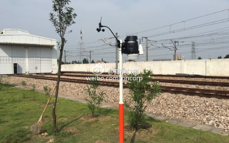 我公司为上海铁路局提供的无线自动气象站近期完成安装调试